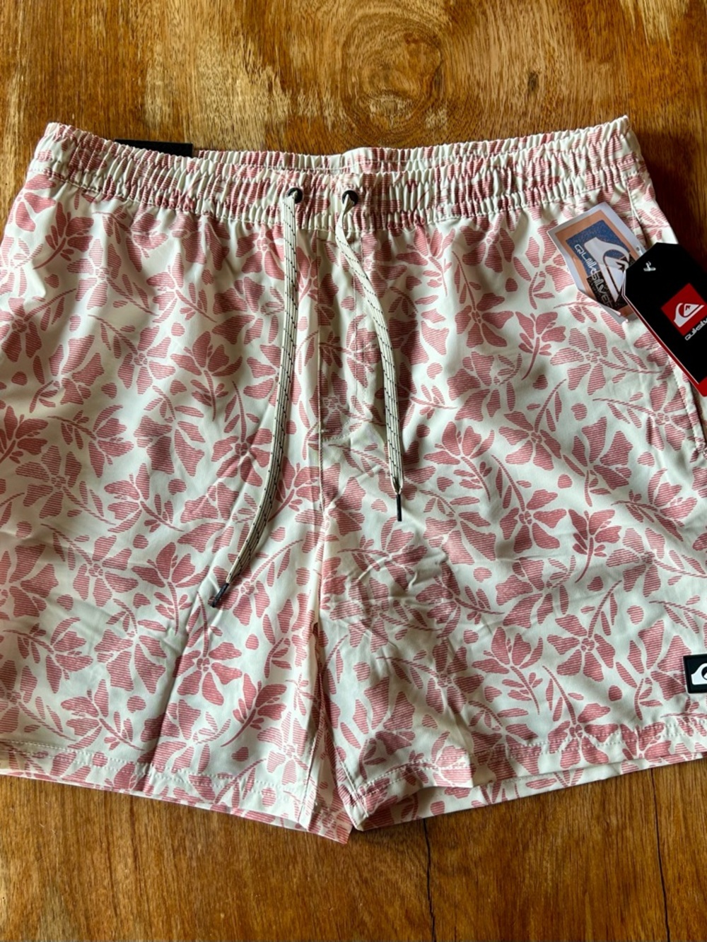 NWT Quiksilver Cream Board Shorts L Floral 7 inch Inseam Trunks Summer Beach